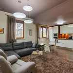 Cosy Luxury Flat In The Centrum- 90sqm - 3 Rooms. * Варна