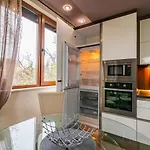 Cosy Luxury Flat In The Centrum- 90sqm - 3 Rooms. Апартамент Варна