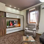 Cosy Luxury Flat In The Centrum- 90sqm - 3 Rooms. * Варна