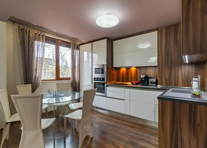 شقة Cosy Luxury Flat In The Centrum- 90sqm - 3 Rooms. فارنا