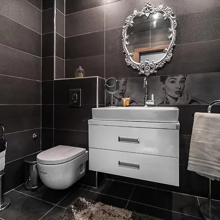 Lägenhet Cosy Luxury Flat In The Centrum- 90sqm - 3 Rooms. Varna