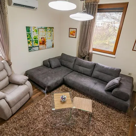 Cosy Luxury Flat In The Centrum- 90sqm - 3 Rooms. Lägenhet Varna